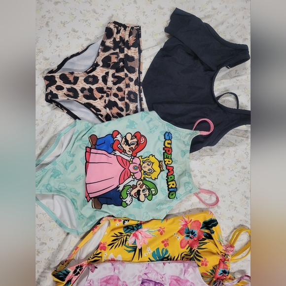 Girls swimsuit lot - Picture 3 of 3